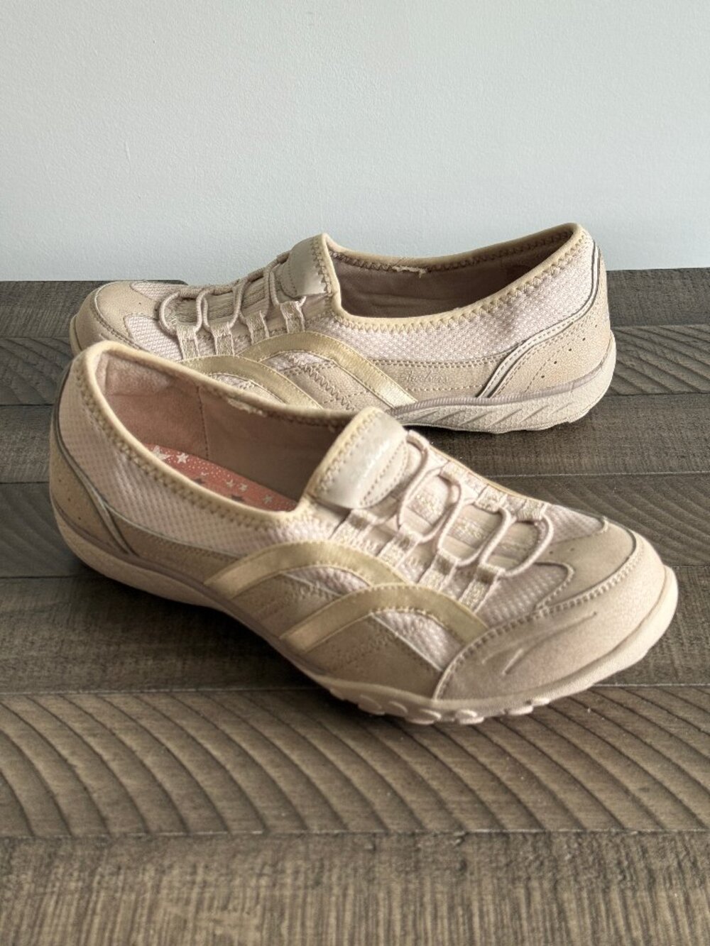 Skechers Women's Relaxed Fit: Breathe Easy - Well Versed Walking Sneakers Size 7